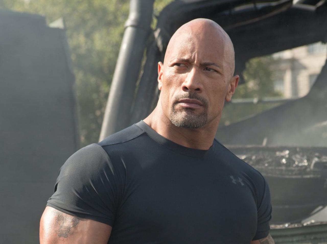 『ワイスピ7』の細かすぎて気づかないトリビア!入院中のホブスが見ていた番組、実は…