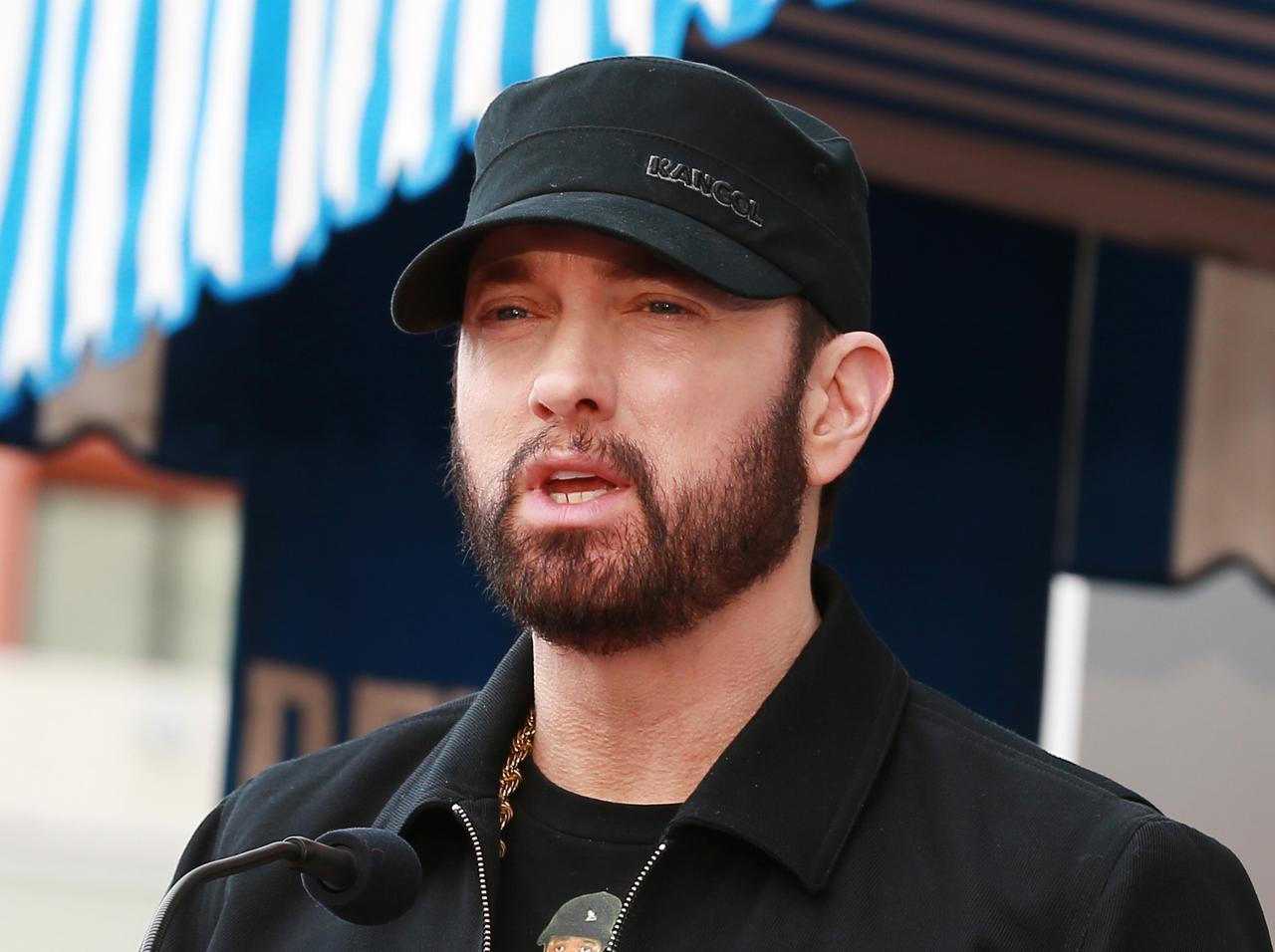 エミネム「掃除中に見つけた」激レアなエアジョーダンコラボスニーカーをファンに