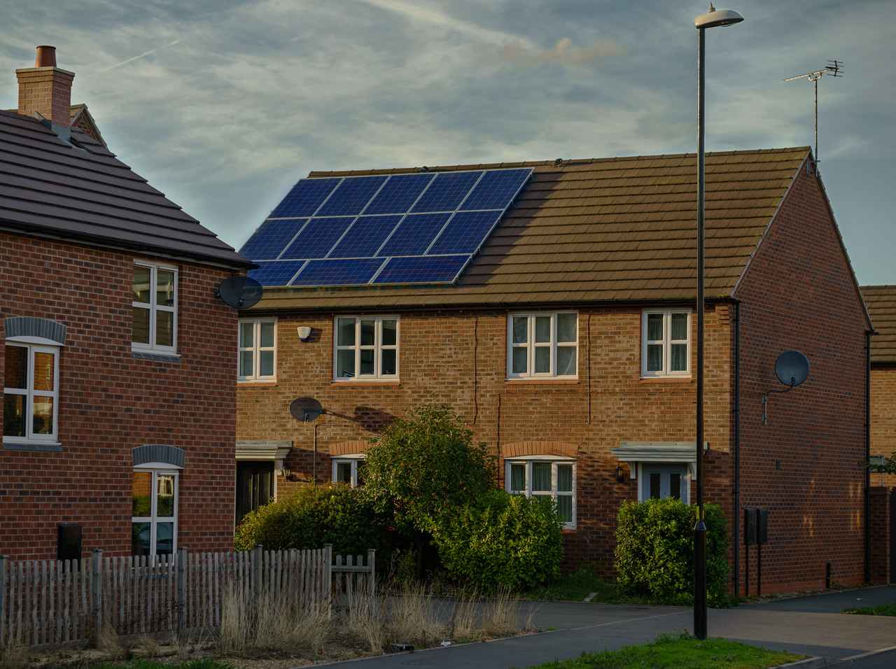 “エイリアン”が人間が外に出ないよう監視、「現実の動画」が拡散