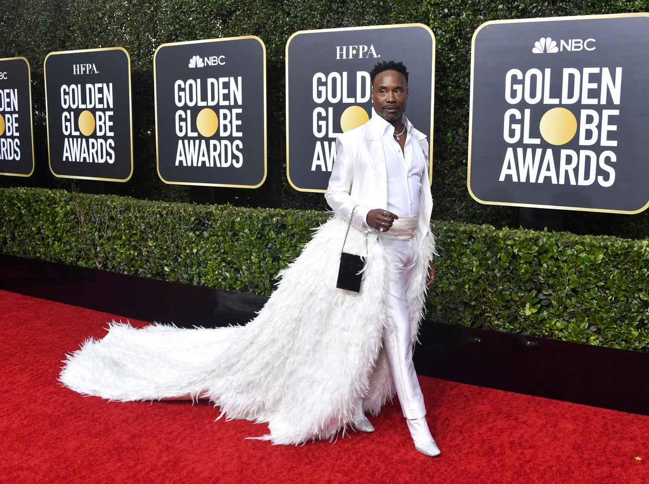 ビリー・ポーター、外出自粛で「ファッションチャレンジ」！ファンの回答がハイレベル