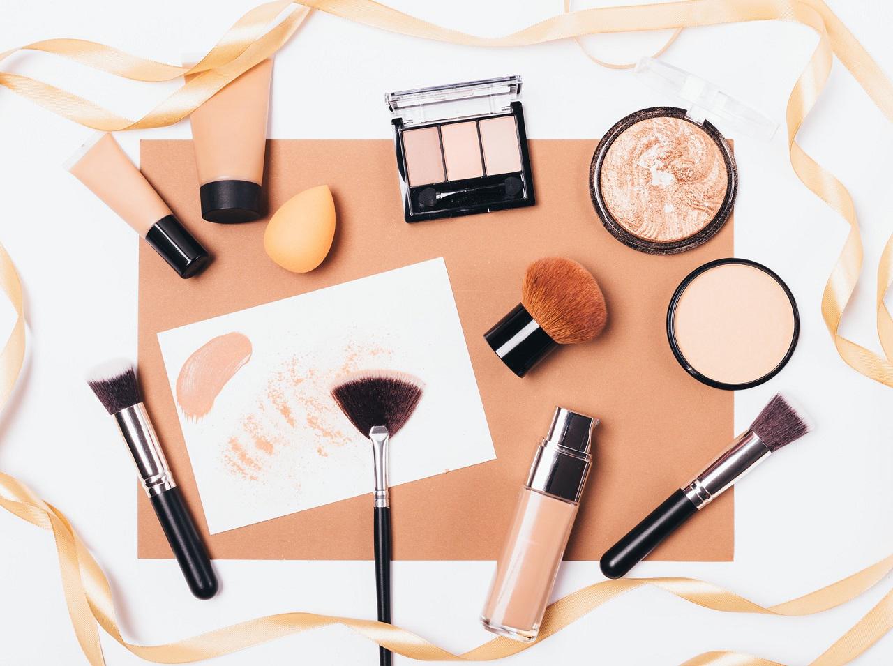 ハイライトで小顔に!顔型で違う「入れる場所」と「入れない場所」