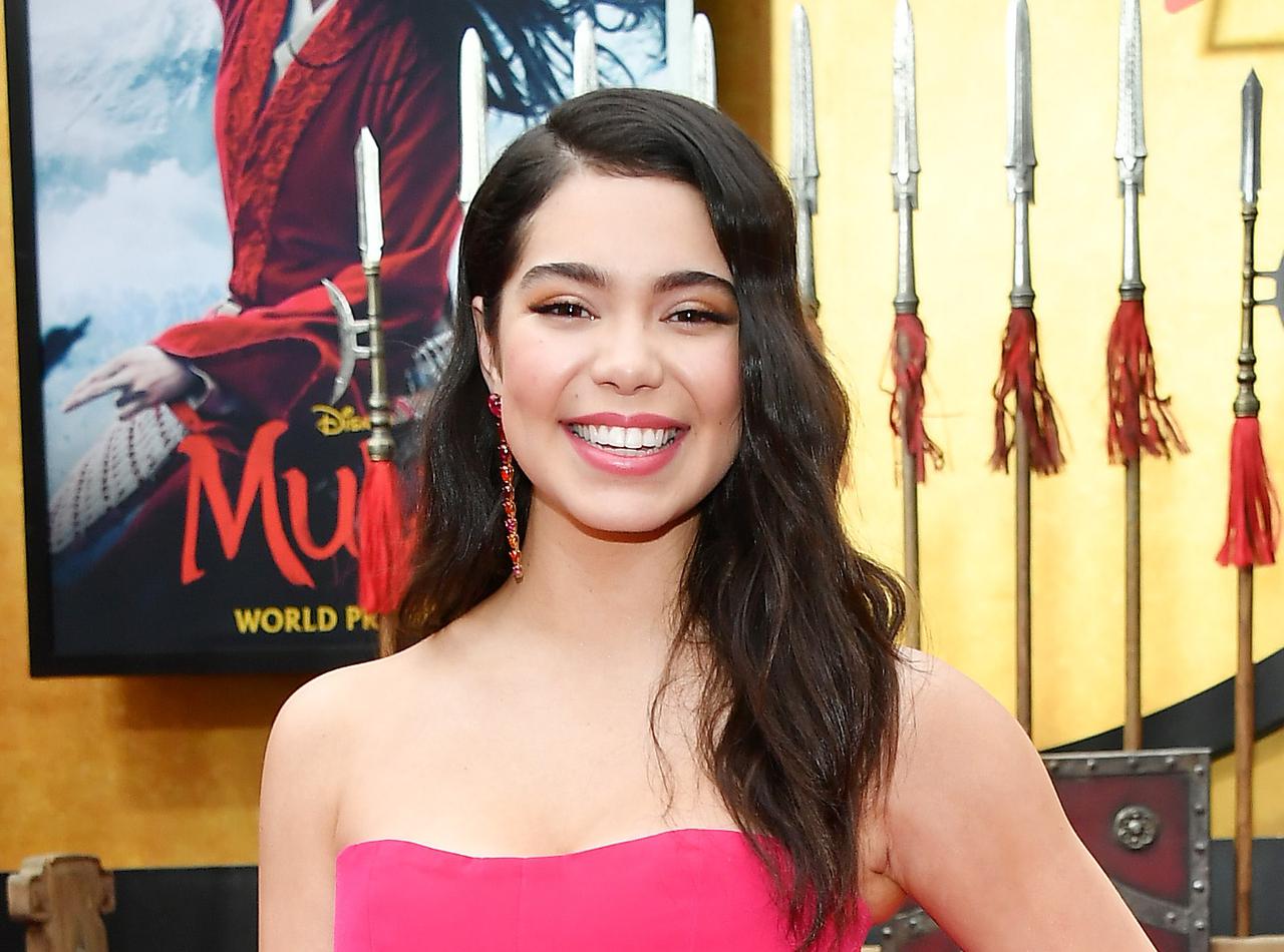 ディズニー映画のモアナ役女優19歳、バイセクシャルだとカミングアウト