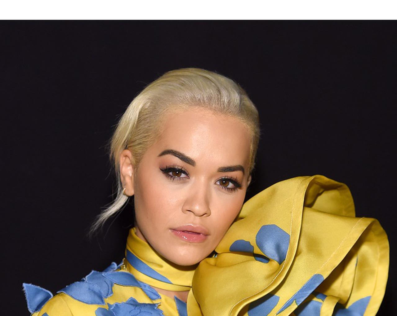 リタ・オラが新型コロナのボランティアに登録、医師の母親は現場復帰