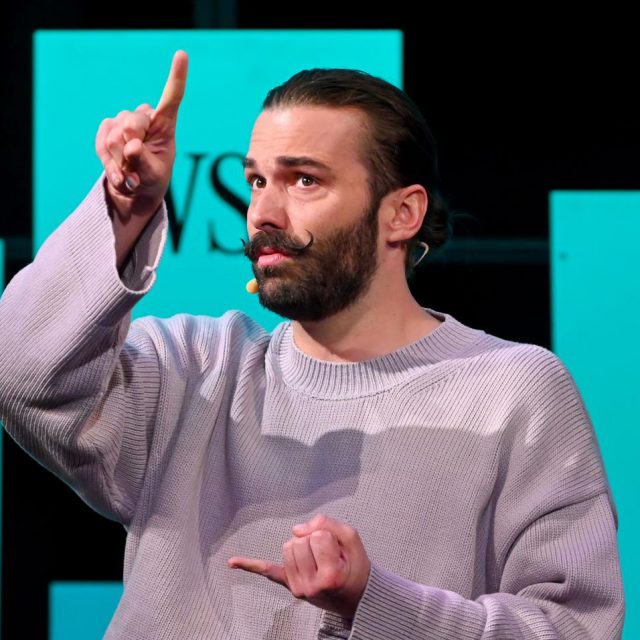 外出自粛中セルフでヘアカット？『クィア・アイ』ジョナサンが「だめ！」