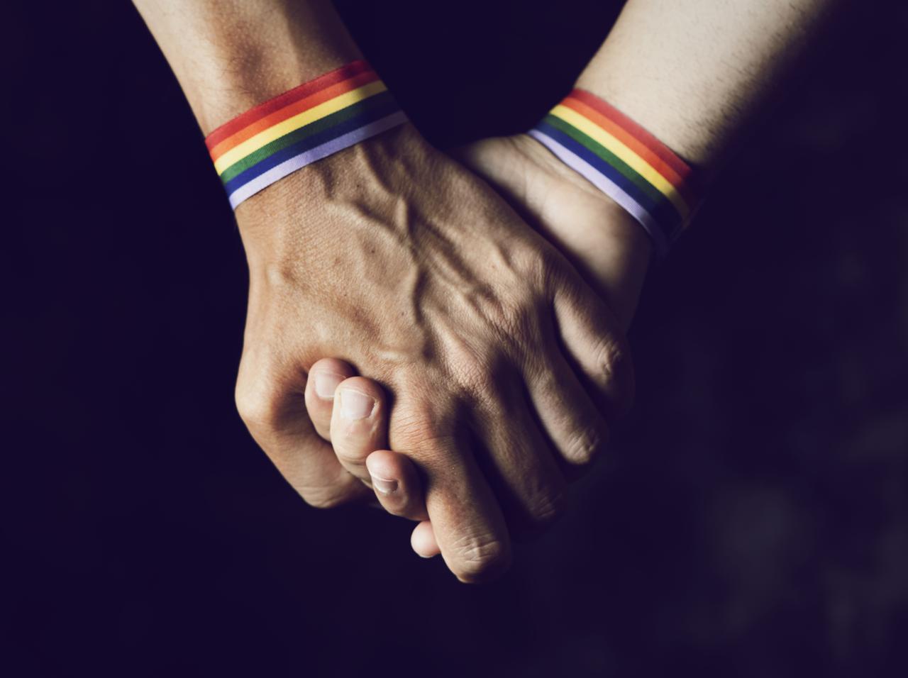 同性愛嫌悪インスタグラマー、「ゲイをアウティングする方法」を発信して自殺者が出る