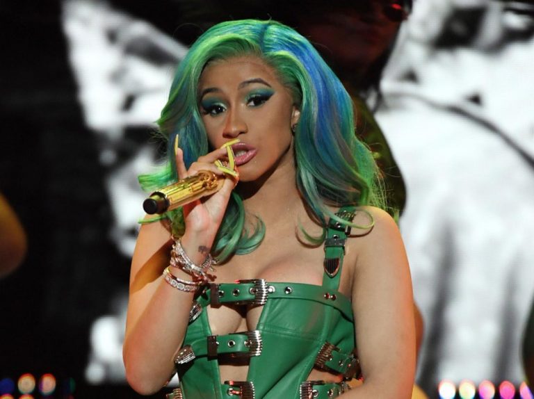 カーディ・B、外出自粛でも「アソコのメンテナンス」は自粛できず