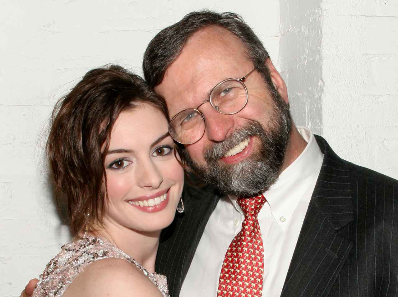 アン・ハサウェイ父、心臓が止まりそうな理由で“娘の友人”を殴りかけたワケ