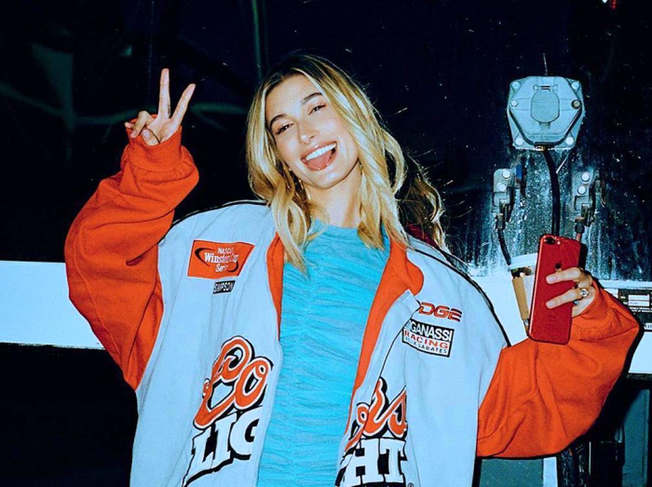 ヘイリー・ビーバー、東京に着ていくはずだった「とっておきコーデ」を披露