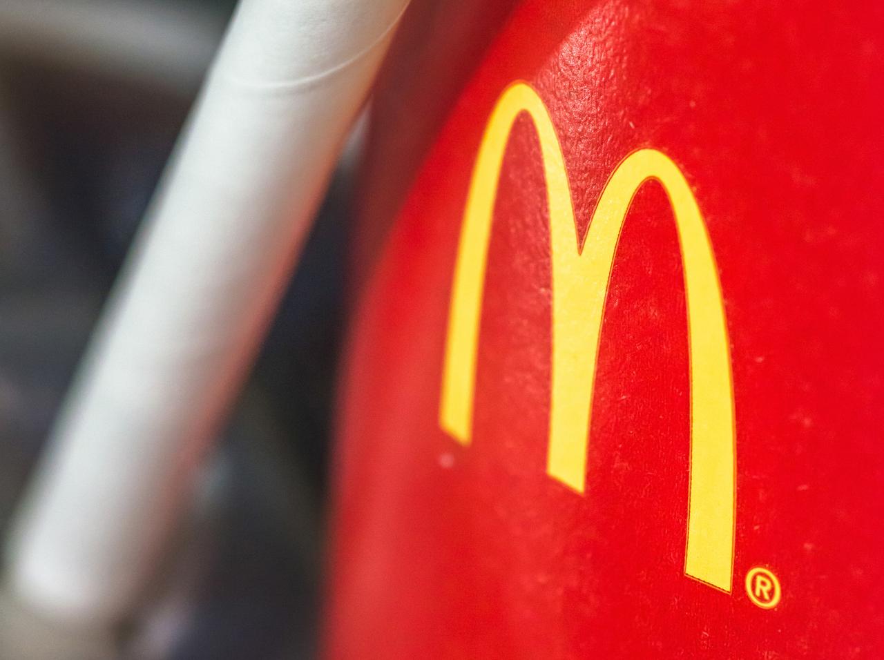 マクドナルドが閉店中なのに建物の前が「激混み」に、一体なにが起こった?