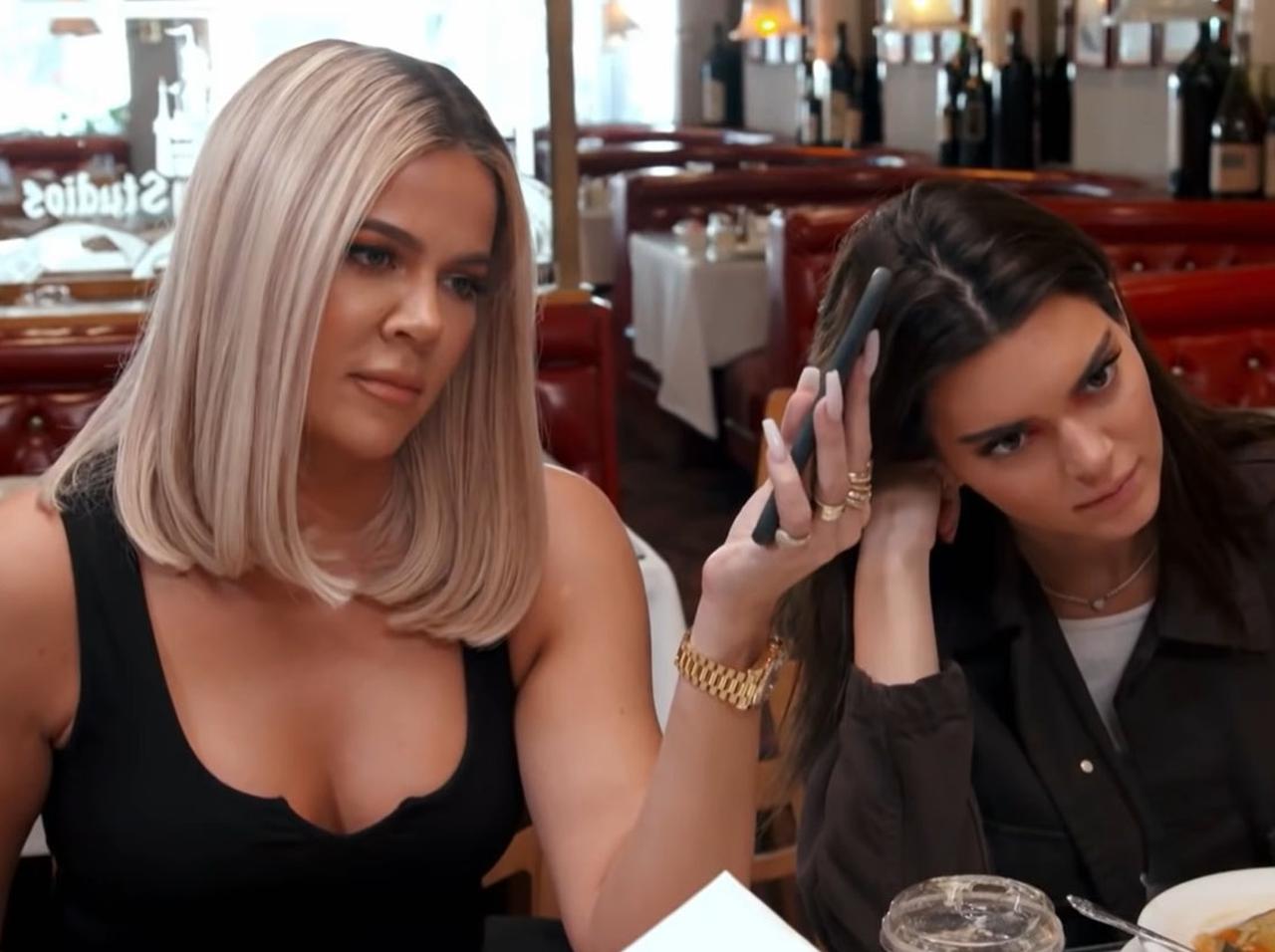 ケンダル・ジェンナーとクロエ、母がセックストークを止めず困り果てる