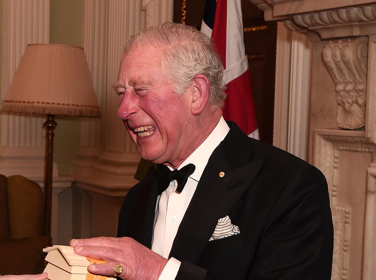 チャールズ皇太子、外出自粛中の過ごし方が完全に「若者ノリ」でクスっとくる