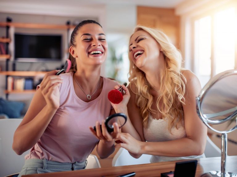 まるでバトン!「メイクブラシ・チャレンジ」でつながる想い