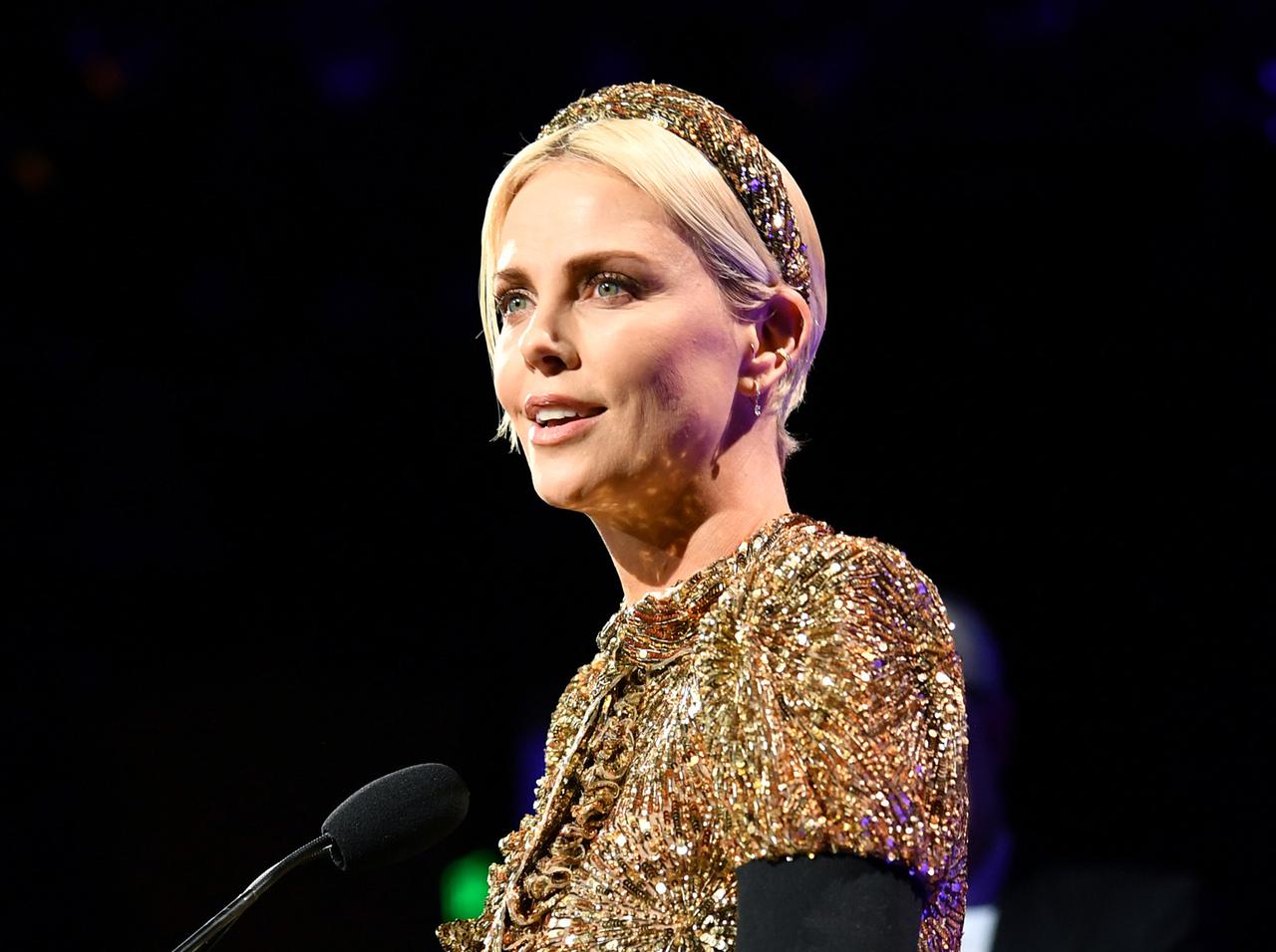 シャーリーズ・セロンが新型コロナによるDV被害支援に5,000万円、計1億円を寄付