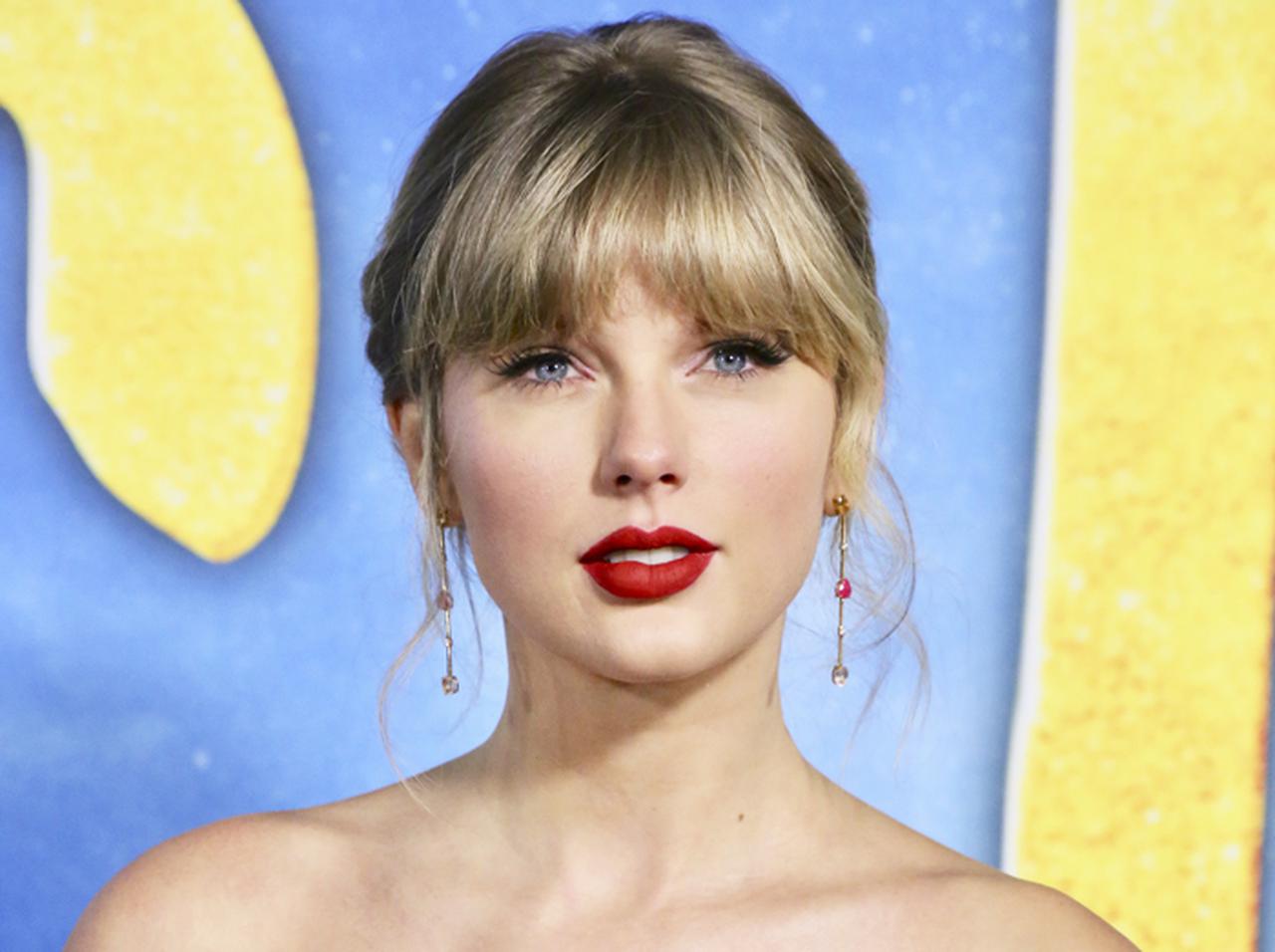 テイラー・スウィフト、「国外追放」の危機に直面したファンを救済