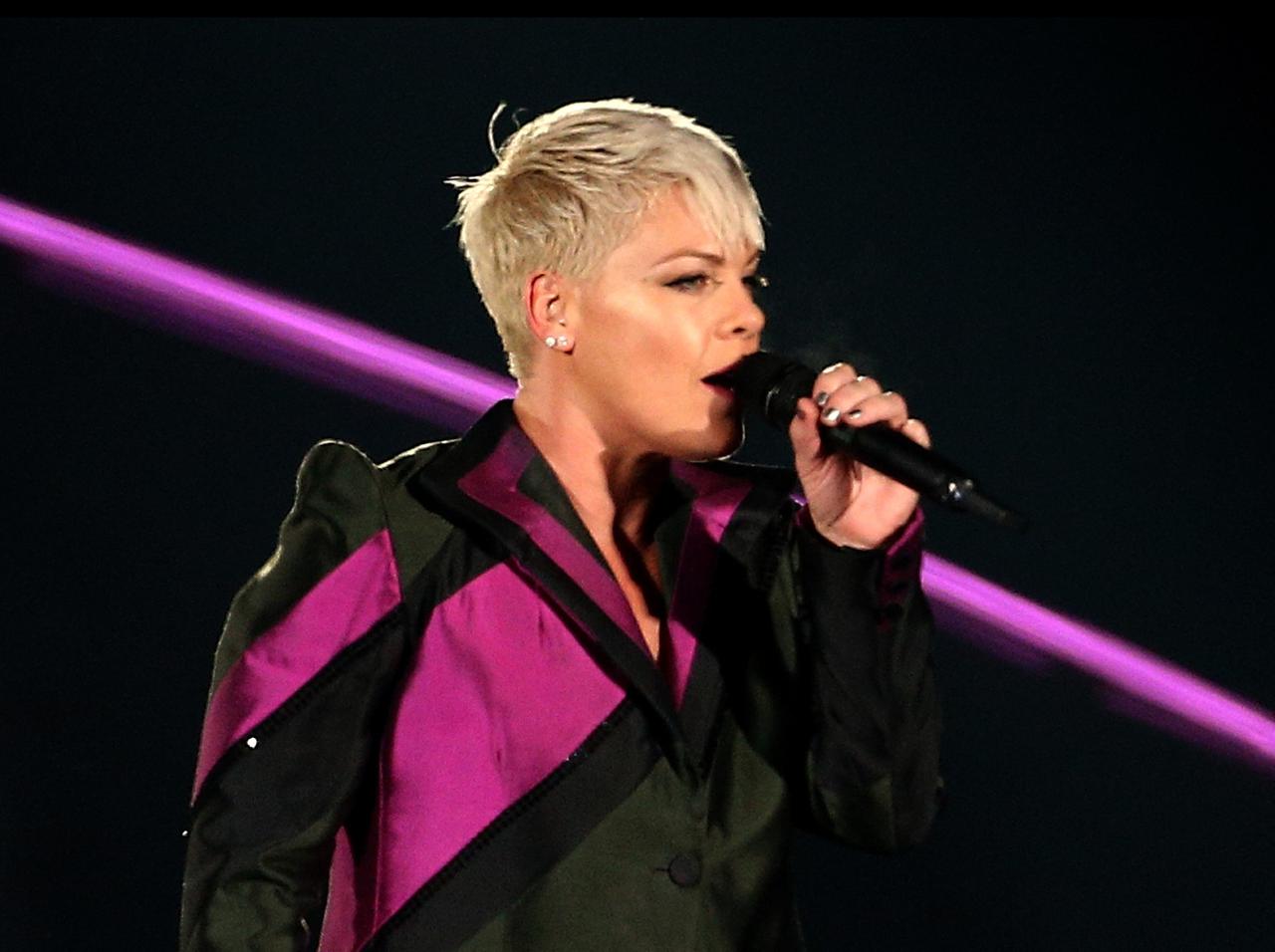 歌手ピンクと3歳息子と陽性を公表、新型コロナウイルスに感染した海外セレブまとめ