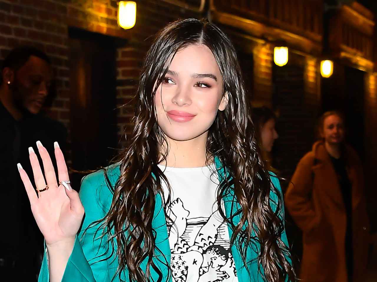 外出自粛中のヘイリー・スタインフェルドに遠隔インタビュー!新作、コロナ、日本についてトーク