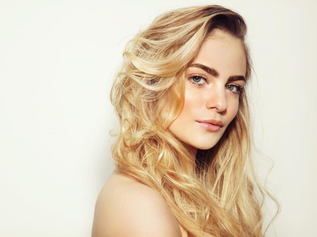 ある“食材”を使うだけ!?ブリーチなしで「髪を明るくする」驚きのテクニックとは？