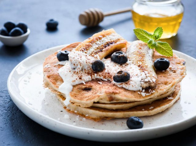 ヴィクシーエンジェルの超ヘルシーな「バナナパンケーキ」の作り方