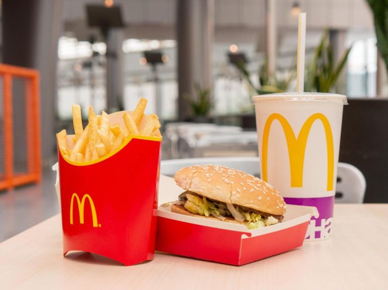 なぜその形に?マクドナルド、あの人気商品の「謎」が解き明かされる