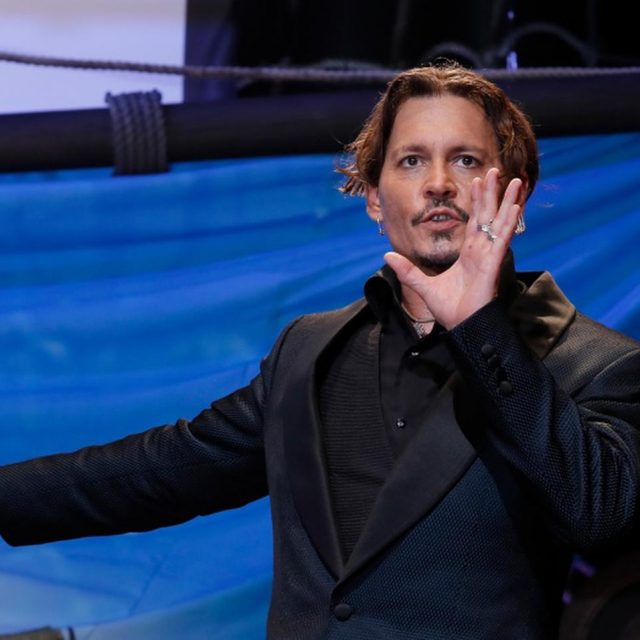 ジョニー・デップ、若かりし頃にそっくりな「イケメン息子」の姿が久々に目撃される