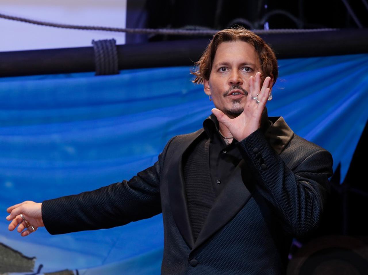 ジョニー・デップ、若かりし頃にそっくりな「イケメン息子」の姿が久々に目撃される