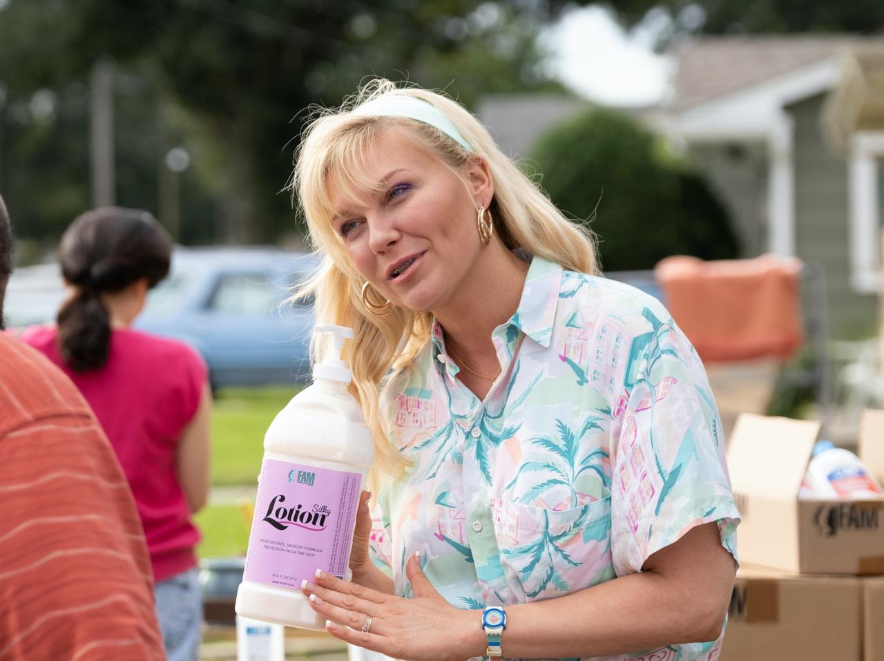 『ビカミング・ア・ゴッド』主演のキルスティン・ダンストインタビュー&本編の特別映像が解禁!