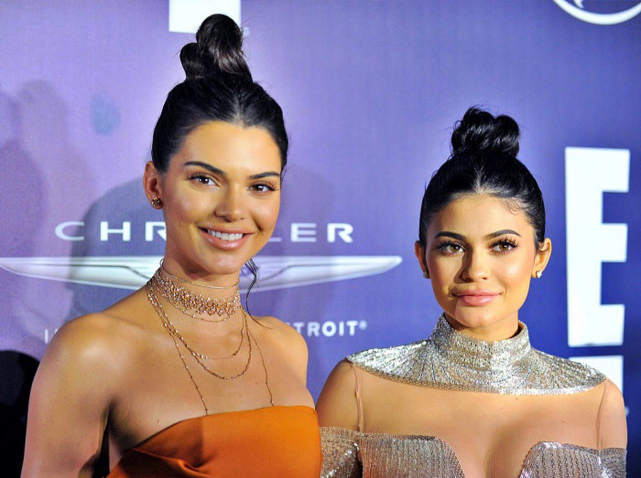 ケンダル・ジェンナー、「大事な部分」が丸見えのランジェリー姿に妹が思わず反応