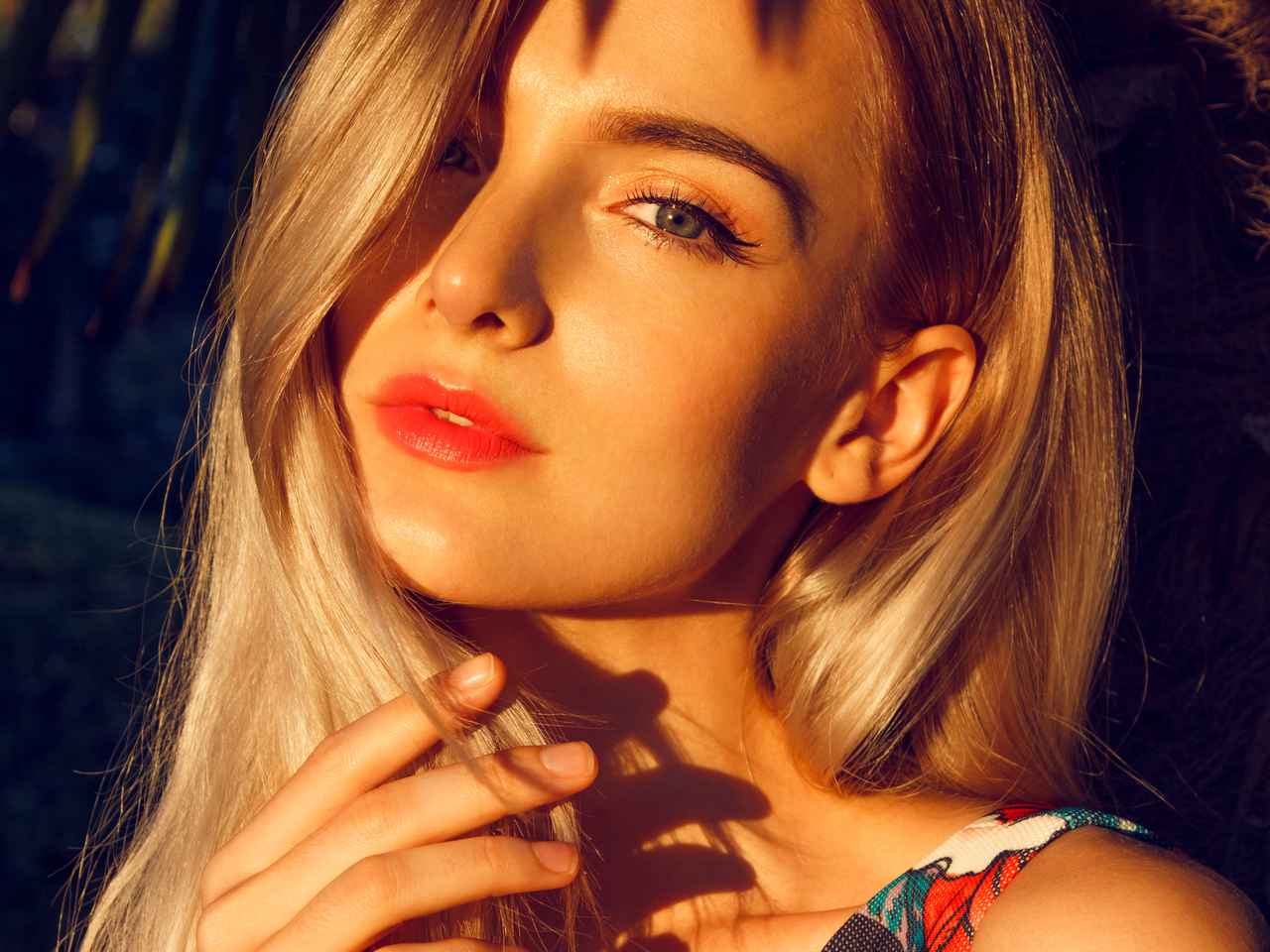 夏の鮮やかなリップを使いこなせ！口紅を浮かせないテクニック