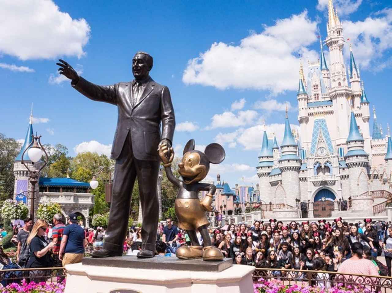 ディズニーランド、元キャストが明かす「来園時の態度が最悪だった芸能人」は誰？