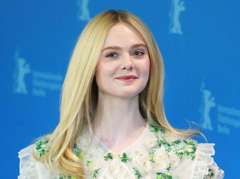 エル・ファニング、ベッドシーンで「ある専門家」を起用！その存在に感謝