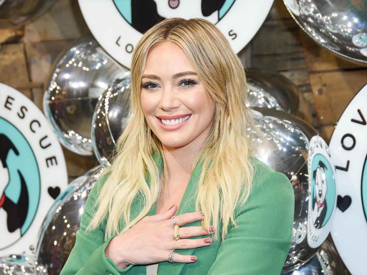 ヒラリー・ダフ、スキンケアの常識を覆す“美肌メソッド”を披露