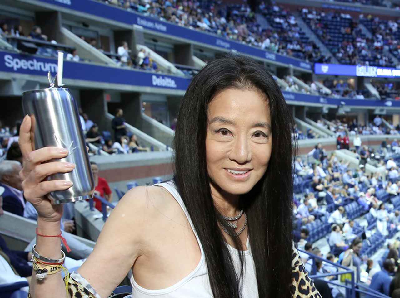 ウエディングドレスの女王ヴェラ・ウォン、70歳にみえないとネット民大騒ぎ