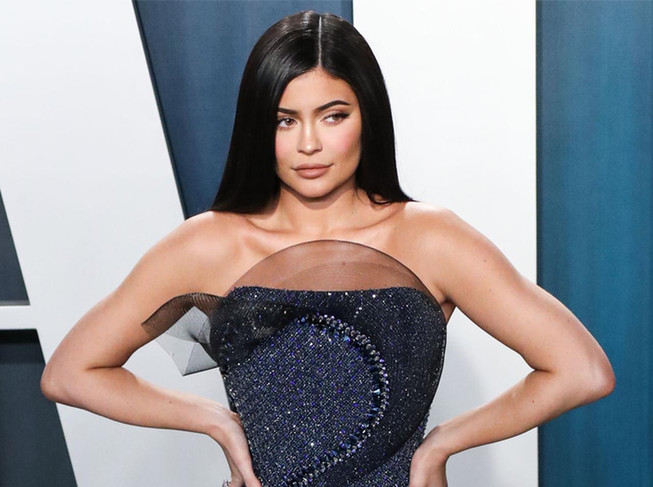 カイリー・ジェンナー、「完璧すぎる免許証写真」に“ある疑惑”が浮上