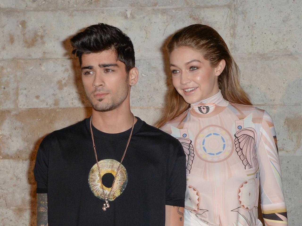 ゼイン・マリク、「タトゥー」で妊娠中の恋人ジジ・ハディッドとの『婚約』を匂わせる