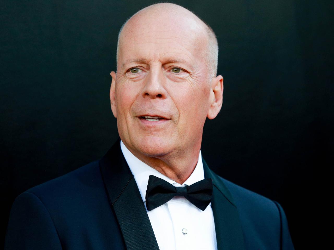 ブルース・ウィリスの「地球を救う恰好」に映画ファン胸アツ!“22年ぶり”といったら…あの作品!