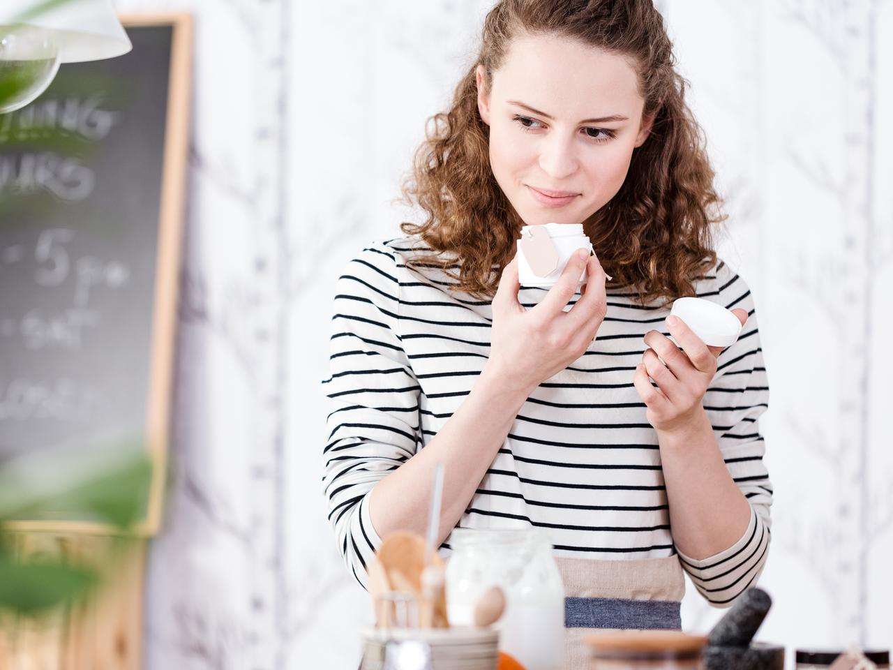 香りの良いコスメは肌に負担をかける?専門家が真相を語る