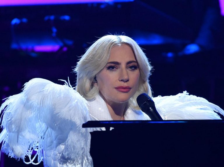 レディー・ガガ、自分を表現したくても人の目が気になり出来ない人へメッセージ