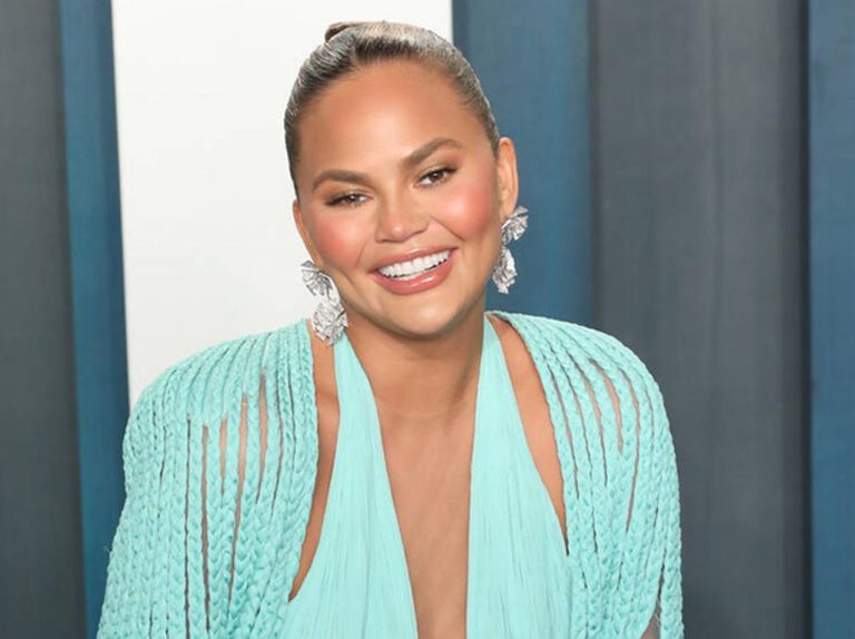 クリッシー・テイゲン、セレブ友人からの「クレクレ」攻撃にうんざり