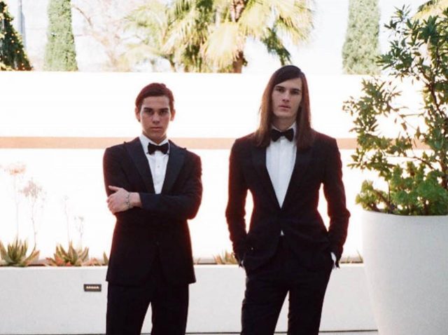 『007』5代目ジェームズ・ボンドの息子がイケメンすぎる、スタイル抜群とはこのこと