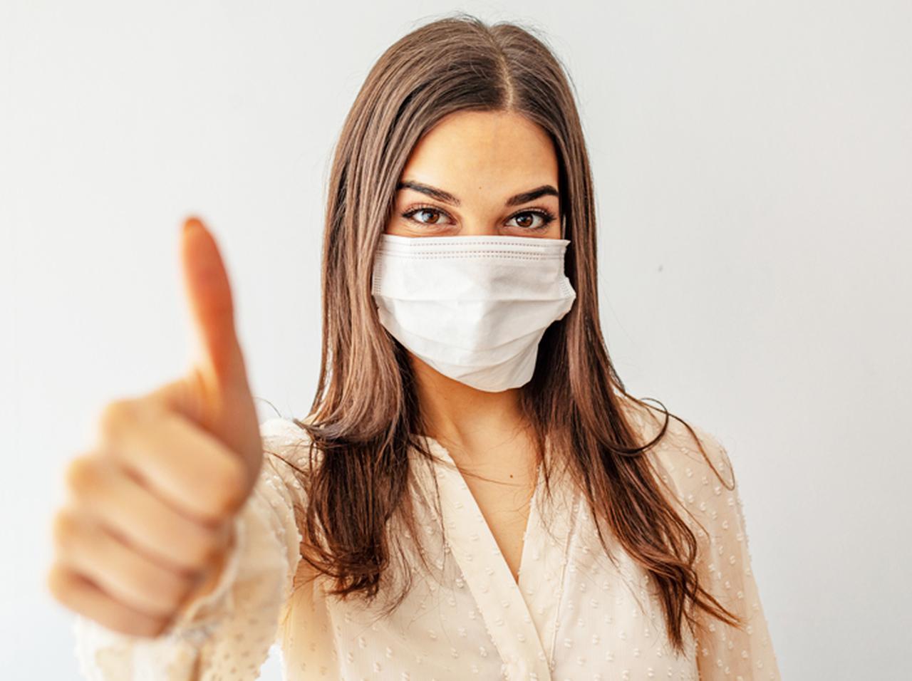 小顔効果も？「マスクをしていても口紅を塗る方法」が異次元すぎてバズる