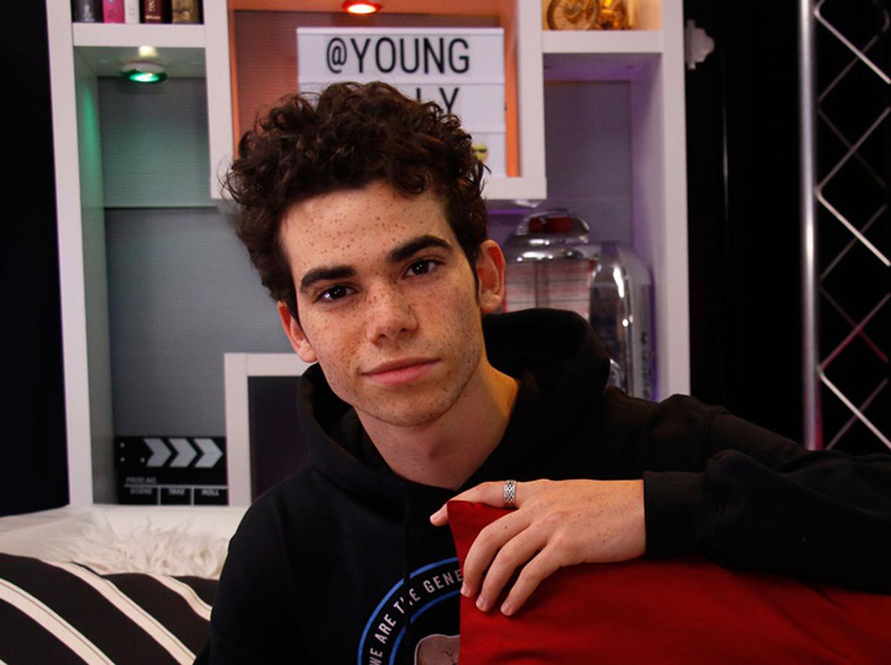 故キャメロン・ボイスへの「21歳の誕生日プレゼント」としてファン達が400万円超の寄付、母が涙