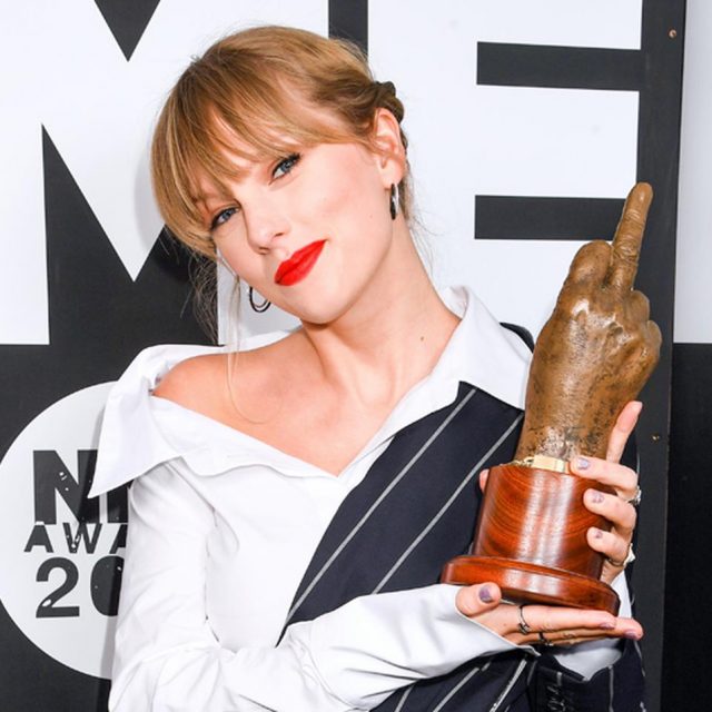 テイラー・スウィフトが絶賛する「謎のバンド」の正体は？陰謀説を“答え合わせ”