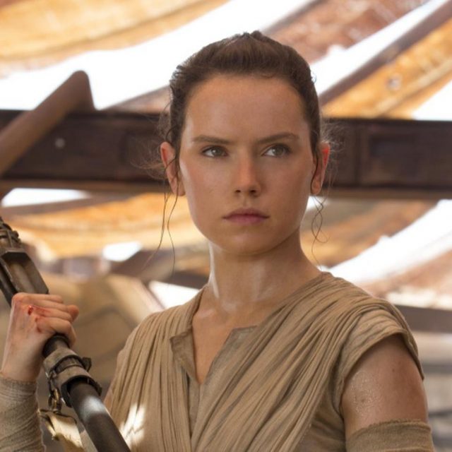 「スター・ウォーズは宗教」J.J.エイブラムス、ファンではなかった主演女優に忠告していた！