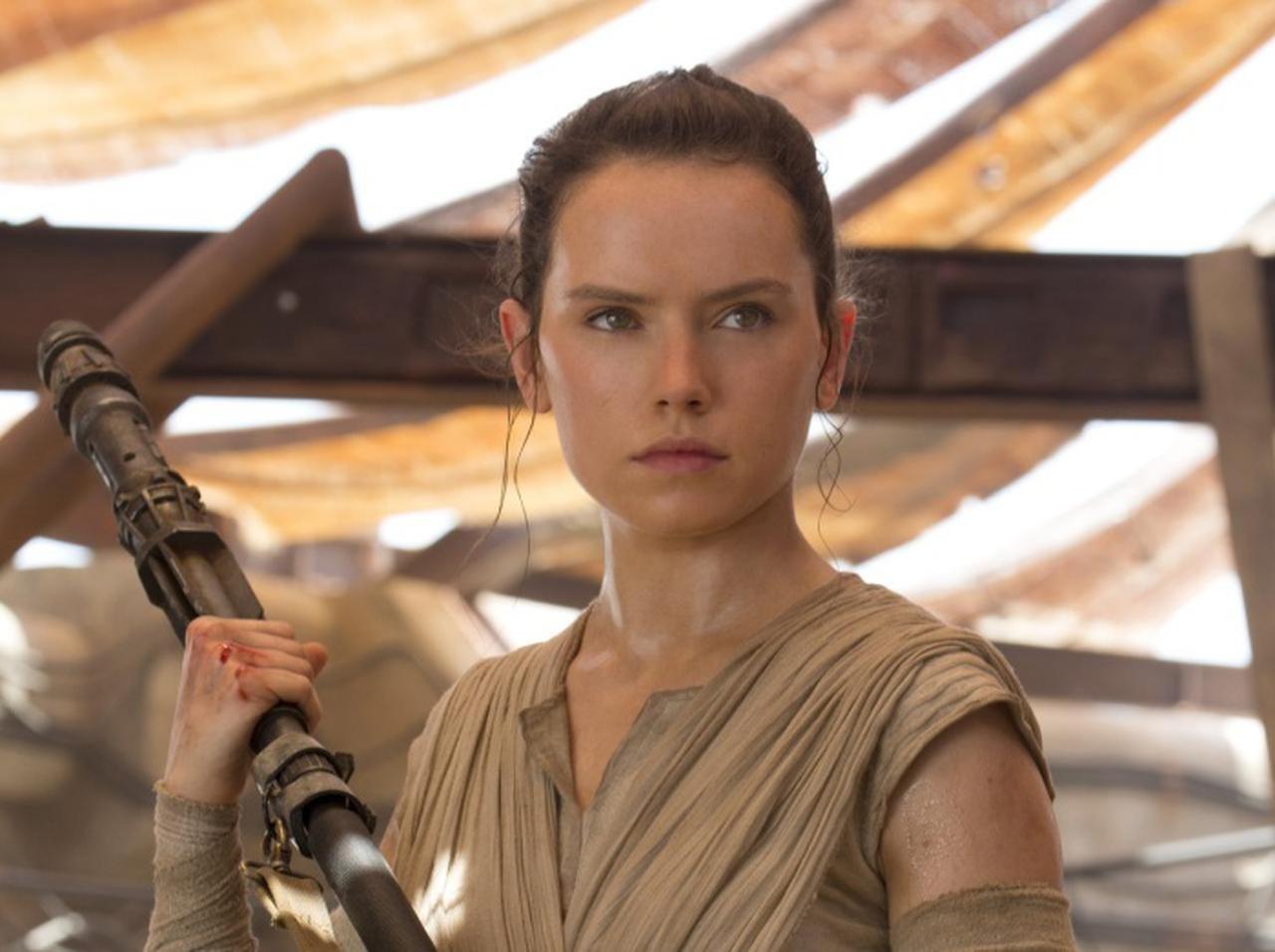 「スター・ウォーズは宗教」J.J.エイブラムス、ファンではなかった主演女優に忠告していた!