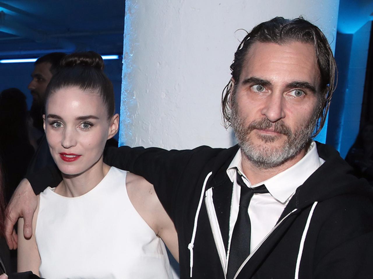 ホアキン・フェニックスがパパに?婚約者ルーニー・マーラが「妊娠」と関係者証言