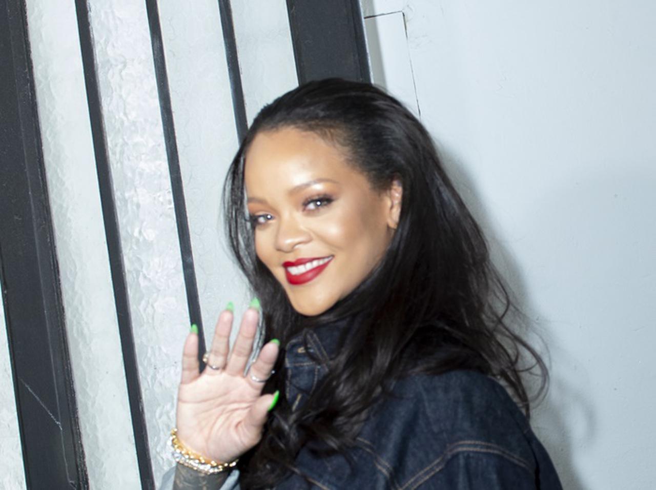 リアーナ、デビュー15周年を迎えファンへ「大切に思っているよ」とメッセージ