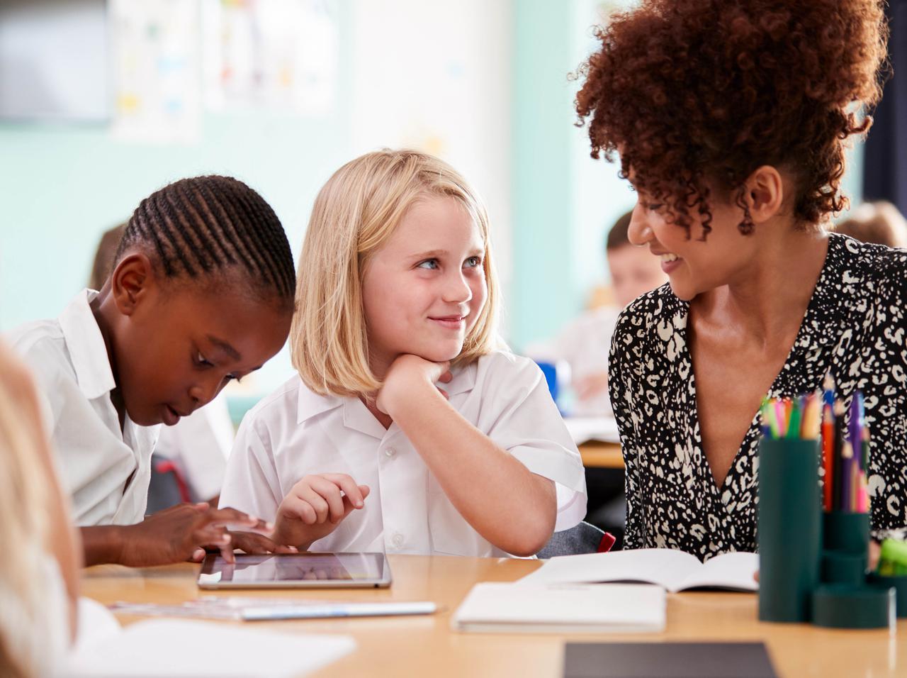 「学校にソーシャルディスタンスは存在しない」学校再開で校長が怒りのコメント