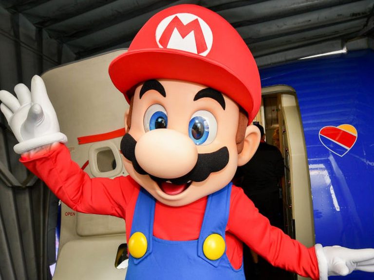 任天堂の「マリオ」に美魔女俳優が“欲情”？8年前のCMに熱視線