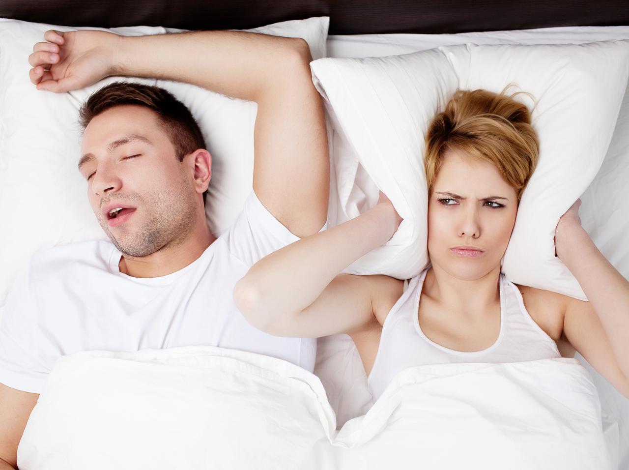 外出自粛のストレス!恋人の「寝言」を録音したら面白すぎた