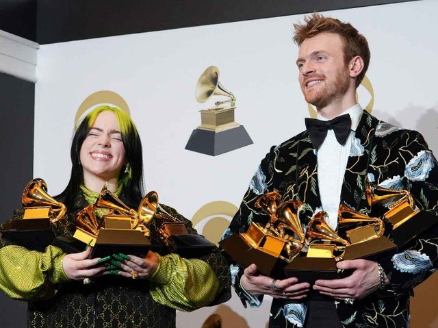 ビリー・アイリッシュ、兄フィニアスの結婚式で司式者に
